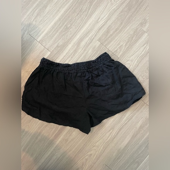 Anthropologie 100% linen black shorts with elastic band - Picture 3 of 3
